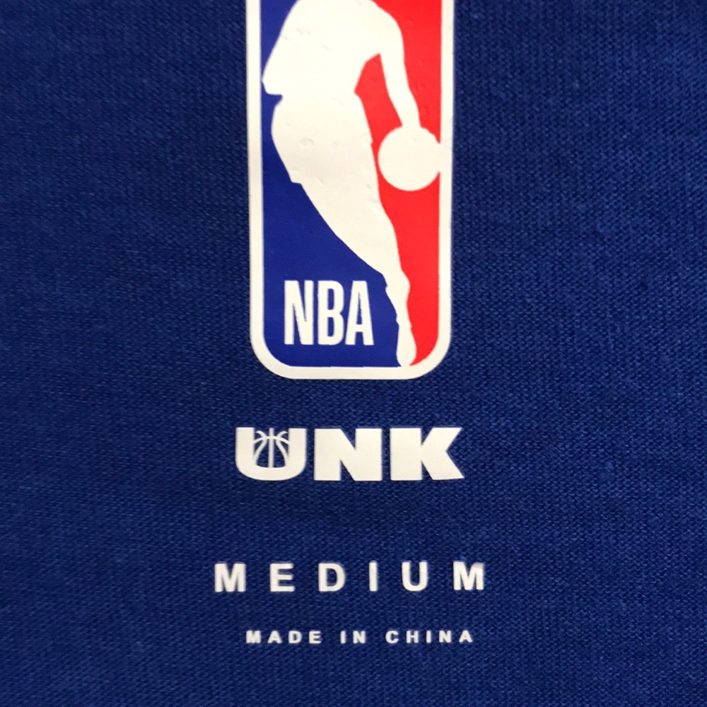 New York Knicks 3/4 Sleeve Baseball Raglan NWT M - Picture 2 of 3
